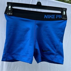 Womens Nike Pro 3” Shorts. small